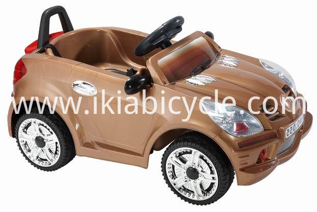Nuwe model LED ligte kinders ry op die motor